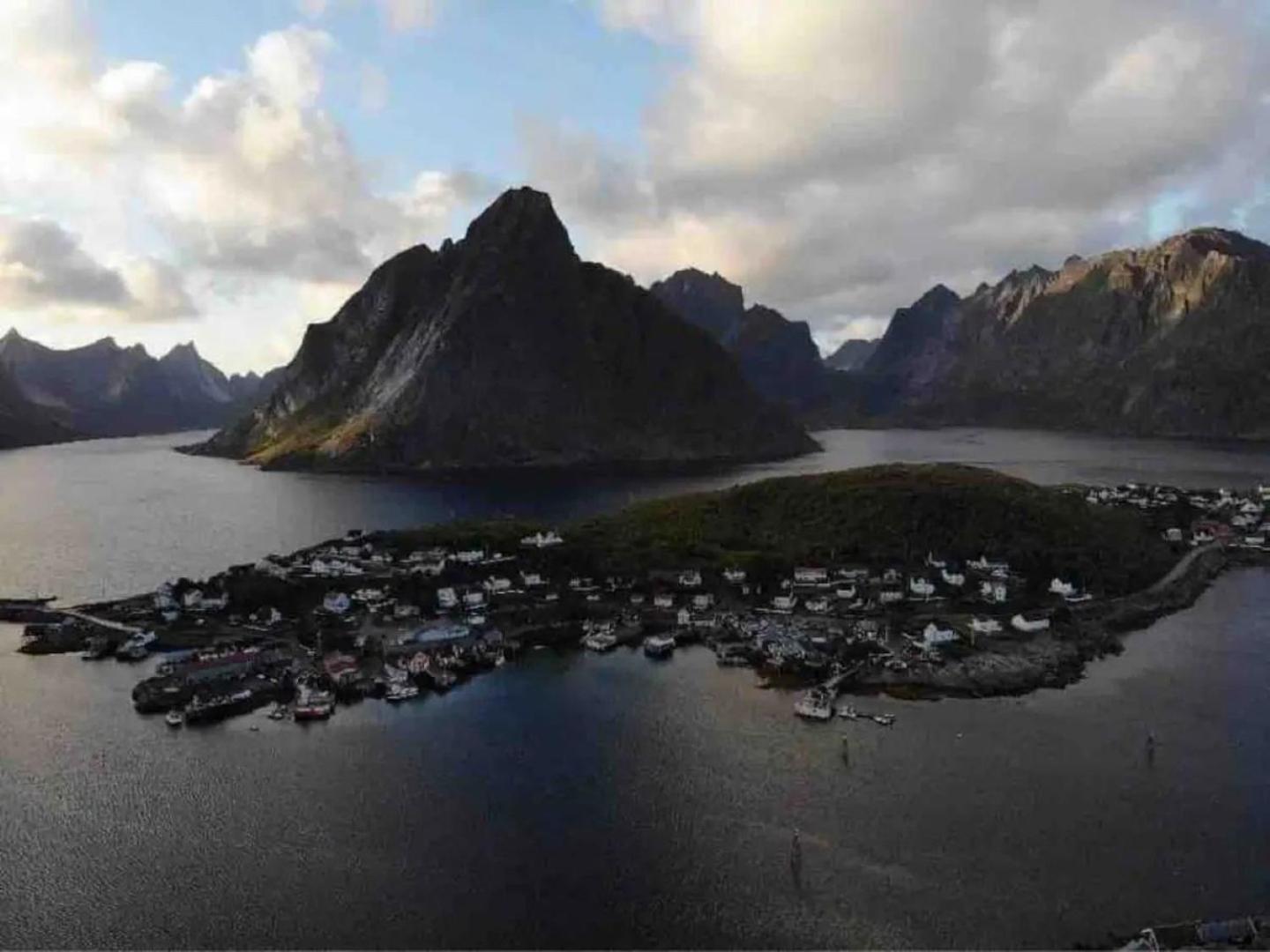 Madelhea Cabin- Seaview Lodge Reine Kültér fotó